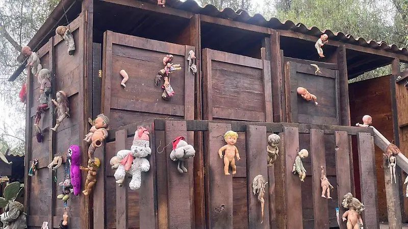 Don Julián Santana y la auténtica Isla de las Muñecas de Xochimilco [Fotorreportaje]